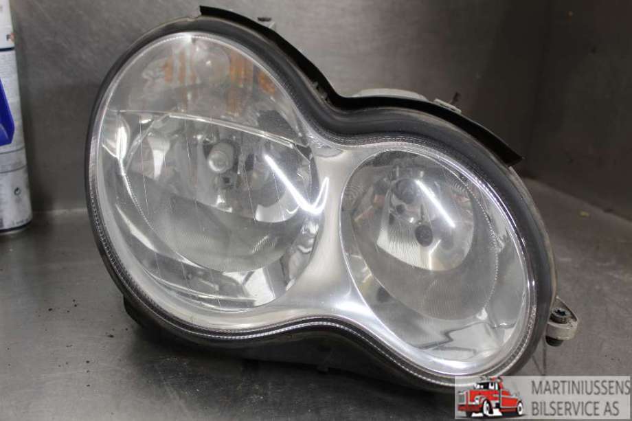 Frontlykt høyre halogen til Mercedes C-Klasse, 2004-2007 (Fase 2) (W203) (W203) (MERCEDES|)