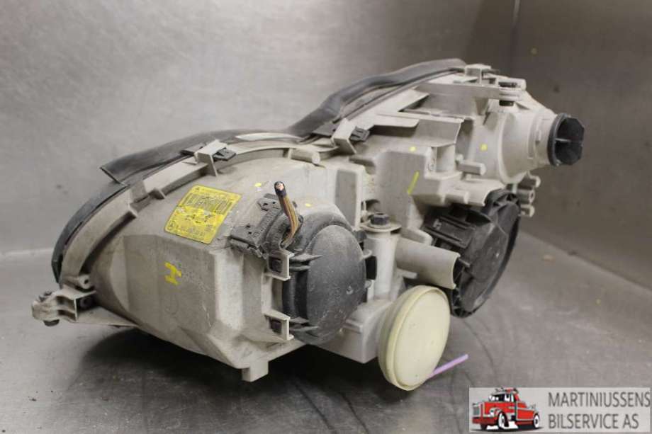 Frontlykt høyre halogen til Mercedes C-Klasse 2004-2007 (Fase 2) (W203) (W203) (MERCEDES||A203 820 32 61)