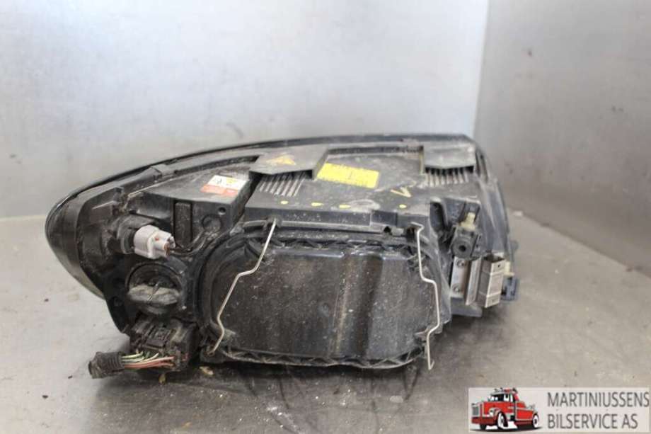 Frontlykt venstre xenon til Volvo V50 2004-2007 (Fase 1)  (VOLVO||30698889)