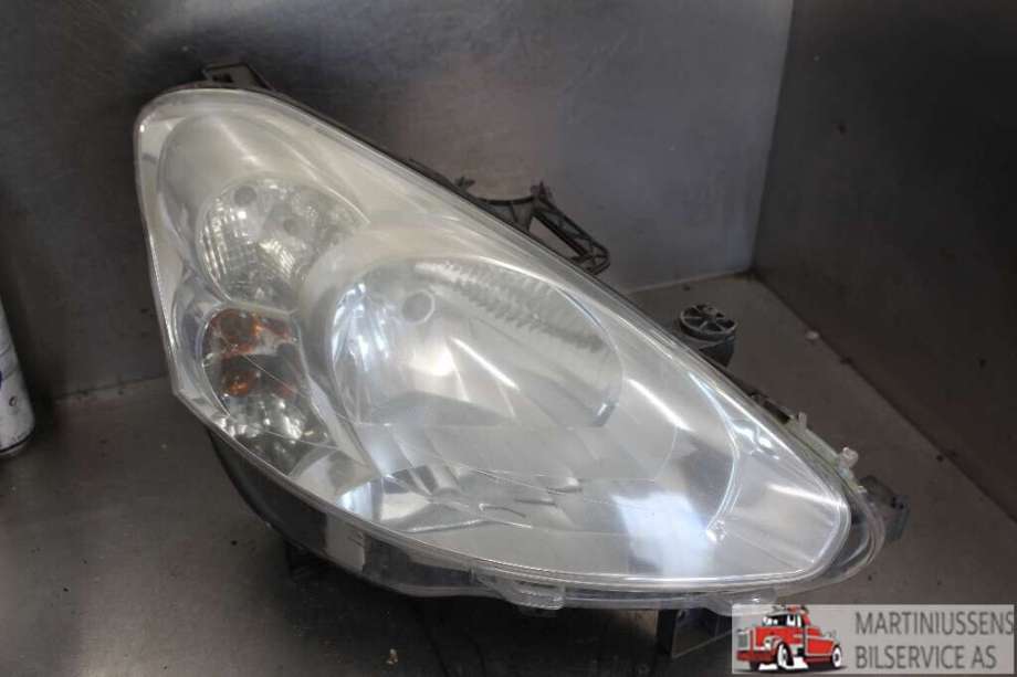 Frontlykt høyre halogen til Peugeot Partner, 2008-2015 (Type II, Fase 1)  (PEUGEOT|)