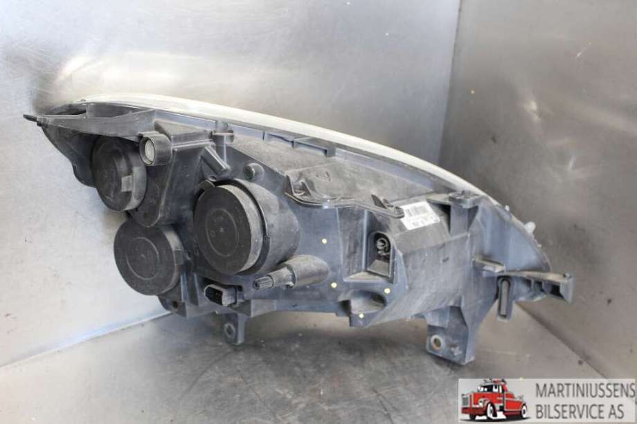 Frontlykt venstre halogen til Peugeot Partner 2008-2015 (Type II, Fase 1)  (PEUGEOT||9677202480)