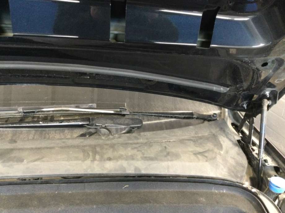 Viskerarmer frontrute til Tesla Model X, 2016-->>  (TESLA|)