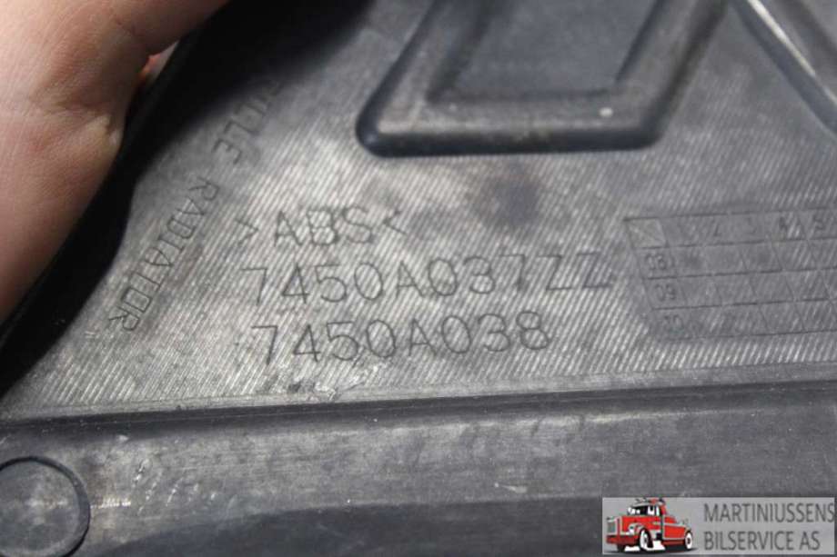 Grill til Mitsubishi Outlander 2007-2010 (Type II, Fase 1)  (MITSUBISHI||7450A037ZZ)
