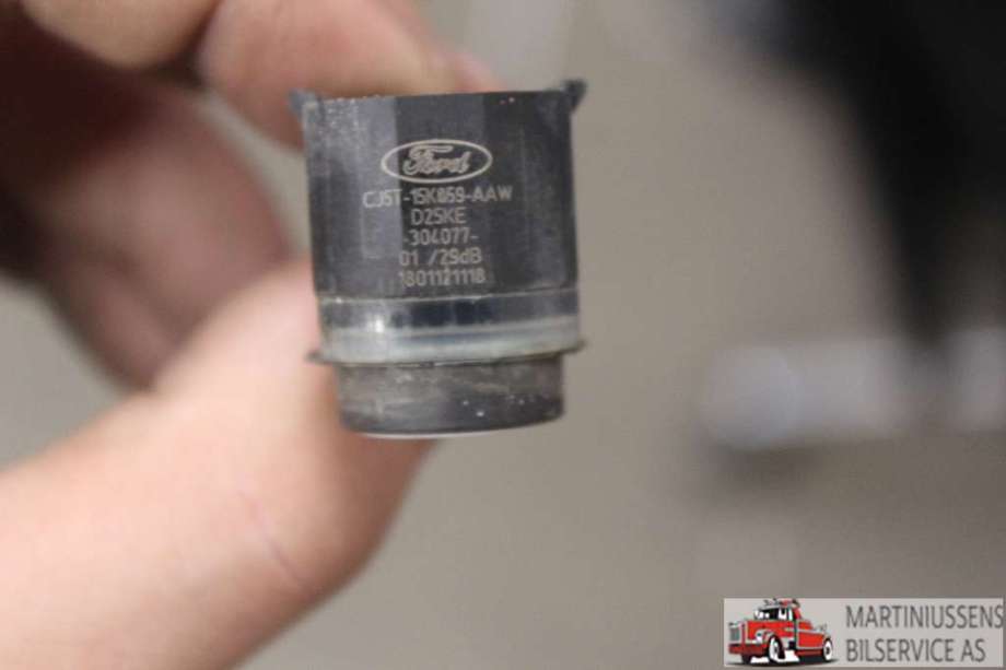 Parkeringssensor foran til Ford Focus 2011-2014 (Type III, Fase 1) (FORD||AM5T-15C868-AAW)