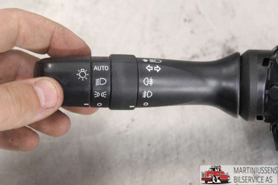 Bryter lys til Toyota Yaris 2014-2020 (Type III, Fase 2)  (TOYOTA||173832)