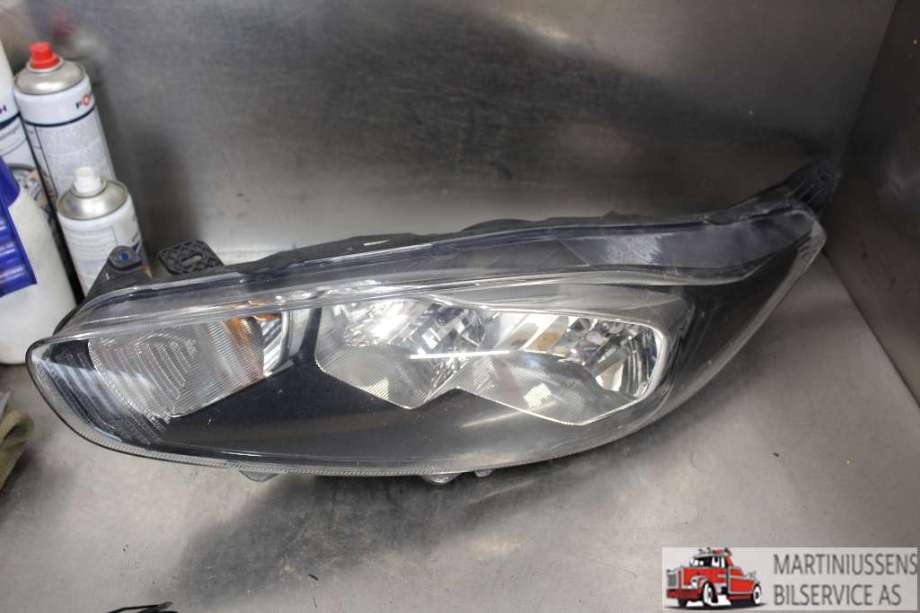 Frontlykt venstre halogen til Ford Fiesta, 2013-2017 (Type VI, Fase 2)  (FORD|)