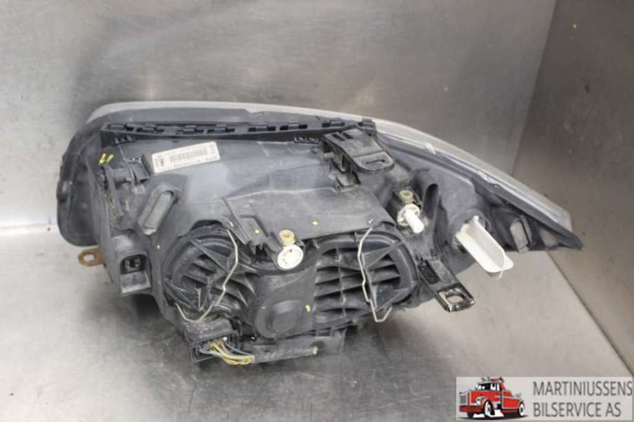 Frontlykt høyre halogen til BMW 1-Serie 2004-2011 (E81/E82/E87/E88) (E81/E82/E87/E88) (BMW||63.12 6924486-14)