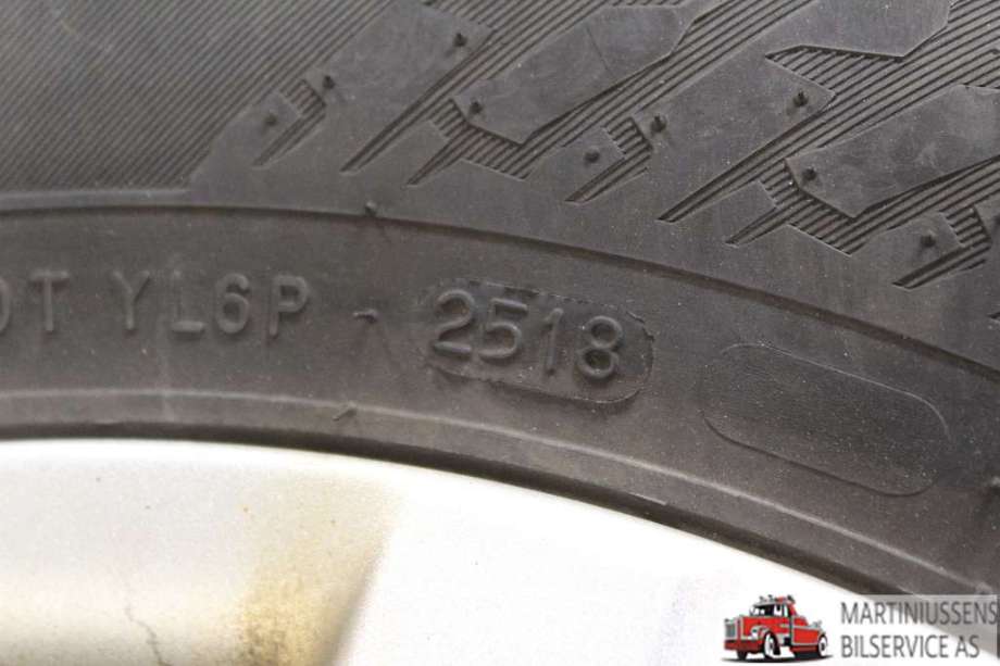 Dekk til Annet Dekk vinter pigg 0-->>  (HAKKAPELIITTA 9|195/65R15 7MM|NOKIAN)