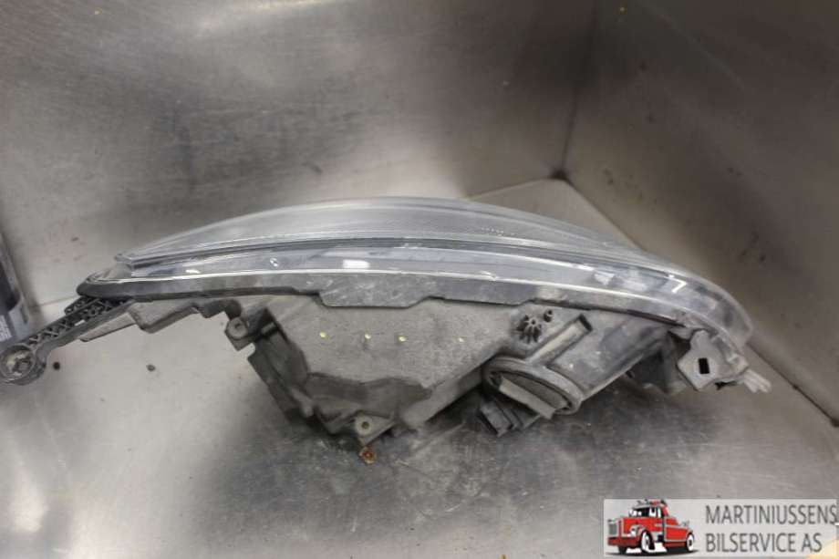Frontlykt venstre halogen til Opel Astra J 2010-2015  