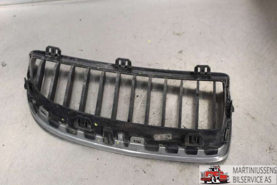 Grill venstre til BMW 3-Serie 2005-2011 (E90/E91/E92/E93) (E90/E91/E92/E93) (BMW||224059-10)