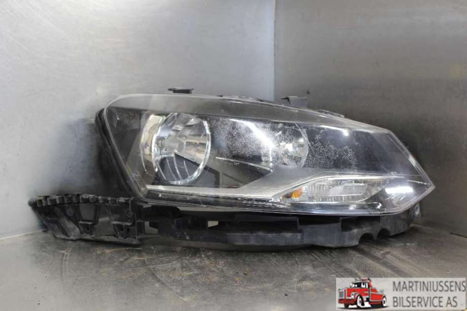 Frontlykt høyre halogen til VW Polo, 2009-2014 (Type V, Fase 1)  (VOLKSWAGEN|)