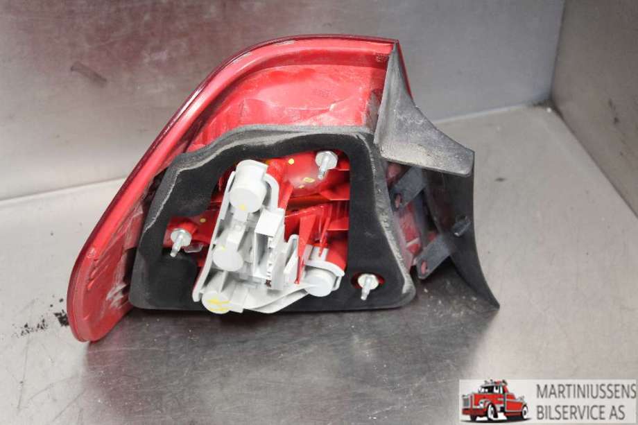 Baklykt høyre til BMW 3-Serie 2005-2011 (E90/E91/E92/E93) (E90/E91/E92/E93) (BMW||6 937 458)
