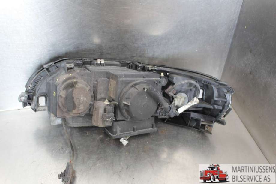 Frontlykt høyre xenon til Volvo V70 2000-2004 (Type II, Fase 1)  (VOLVO||30655906)