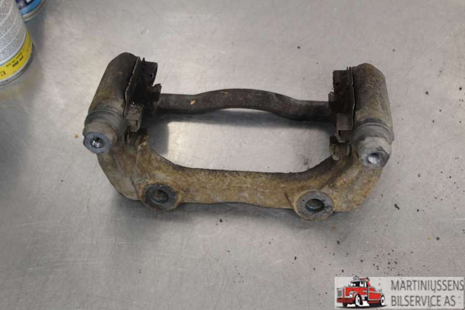 Bremsecaliper brakett til Mercedes C-Klasse 2011-2014 (Fase 2) (W204) (W204) (MERCEDES|)