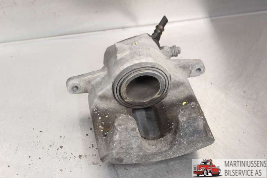 Bremsecaliper venstre foran til Mercedes C-Klasse, 2011-2014 (Fase 2) (W204) (W204) (MERCEDES|)