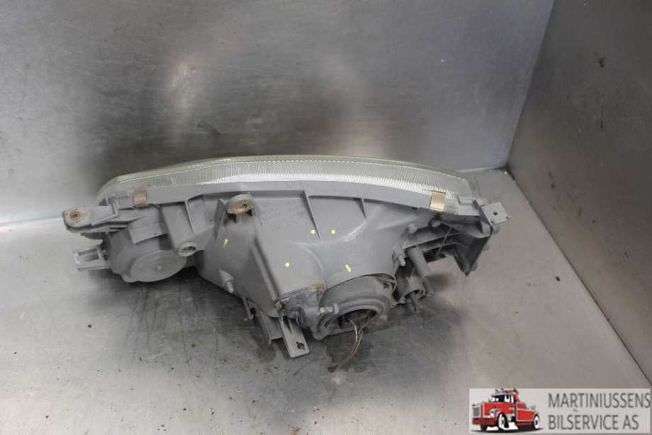 Frontlykt høyre halogen til Toyota Hiace 1996-2001 (Fase 1)  (TOYOTA|)