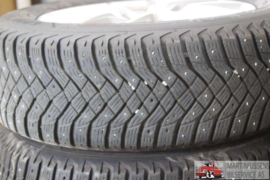 Dekk til Annet Dekk vinter pigg 0-->>  (ULTRAGRIP ARTIC 2|*8MM|GOODYEAR)