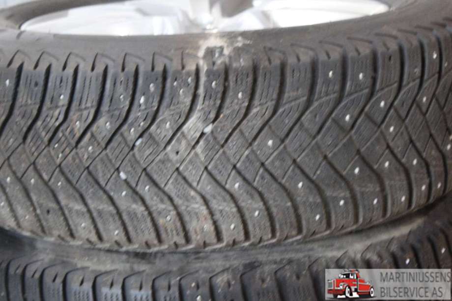 Dekk til Annet Dekk vinter pigg 0-->>  (ULTRAGRIP ARTIC 2|*8MM|GOODYEAR)