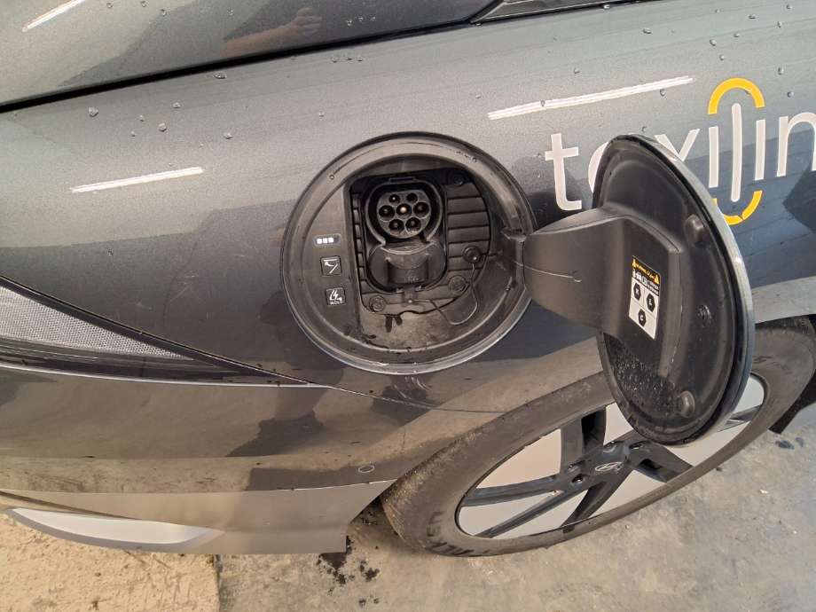 Batterilader inntak/luke til Hyundai Ioniq 6 2023-->>  (HYUNDAI|)