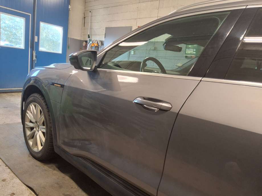Dør venstre foran til Audi e-tron, 2018-->>  (AUDI|)