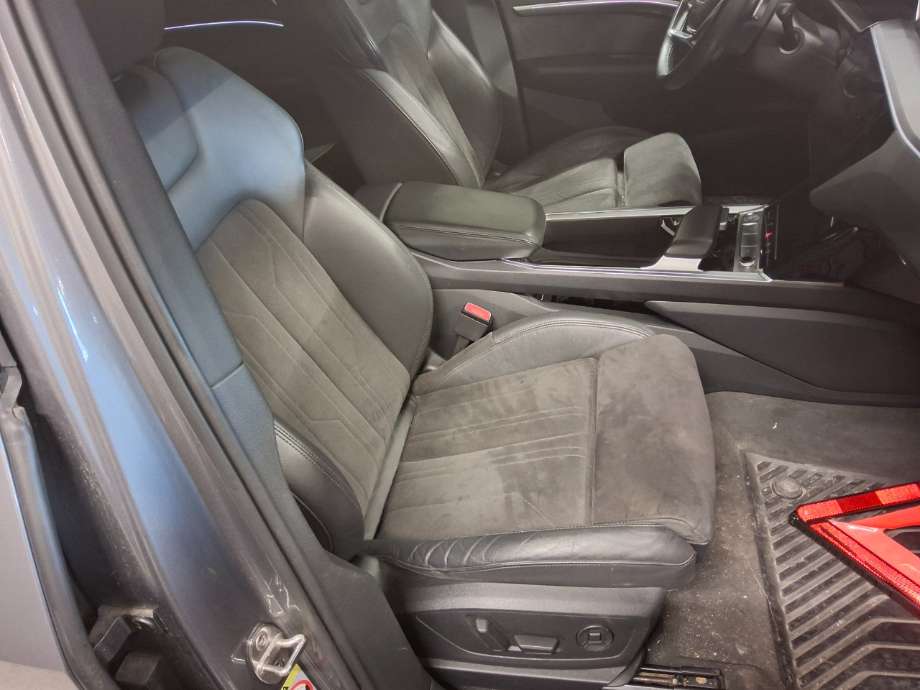 Sete foran høyre til Audi e-tron, 2018-->>  (AUDI|)