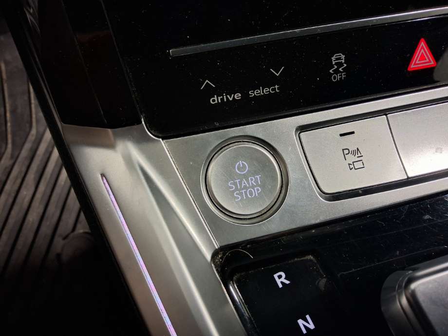 Bryter start/stopp til Audi e-tron, 2018-->>  (AUDI|)