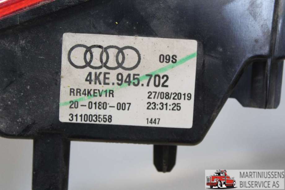 Refleksplate til Audi e-tron 2018-->>  (AUDI||4KE.945.702)