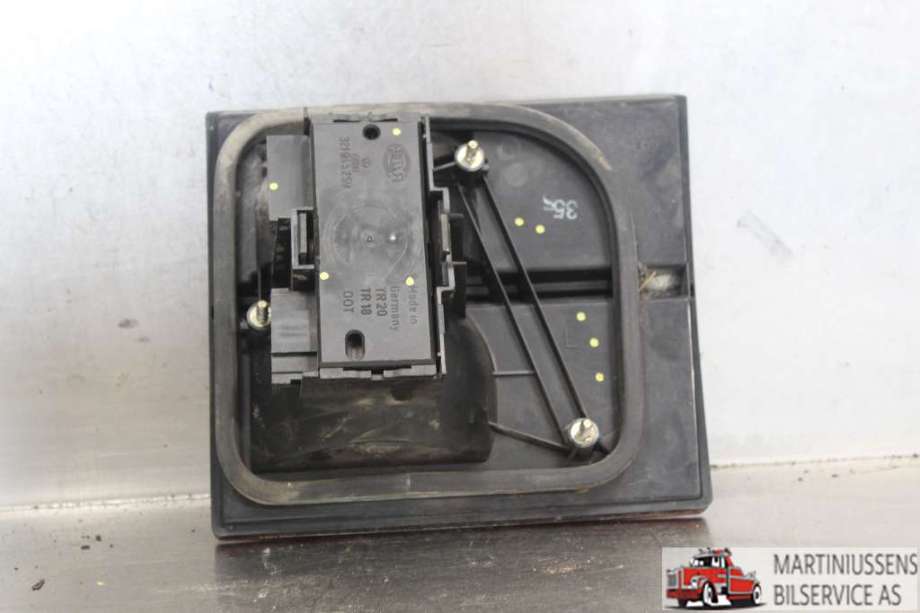 Baklykt venstre indre til VW Corrado 1988-1995  (VOLKSWAGEN||535 945 107)