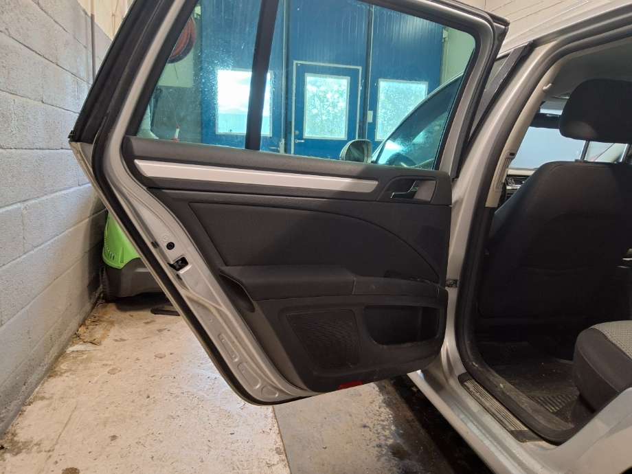 Dørtrekk venstre til Škoda Superb, 2008-2015 (Type II)  (SKODA|)
