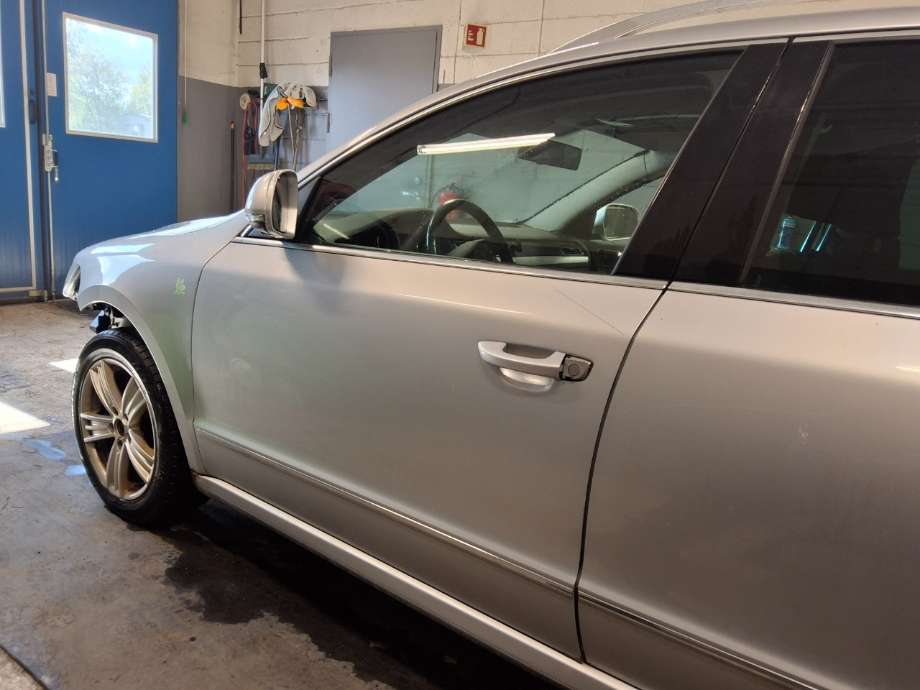 Dør venstre foran til Škoda Superb, 2008-2015 (Type II)  (SKODA|)