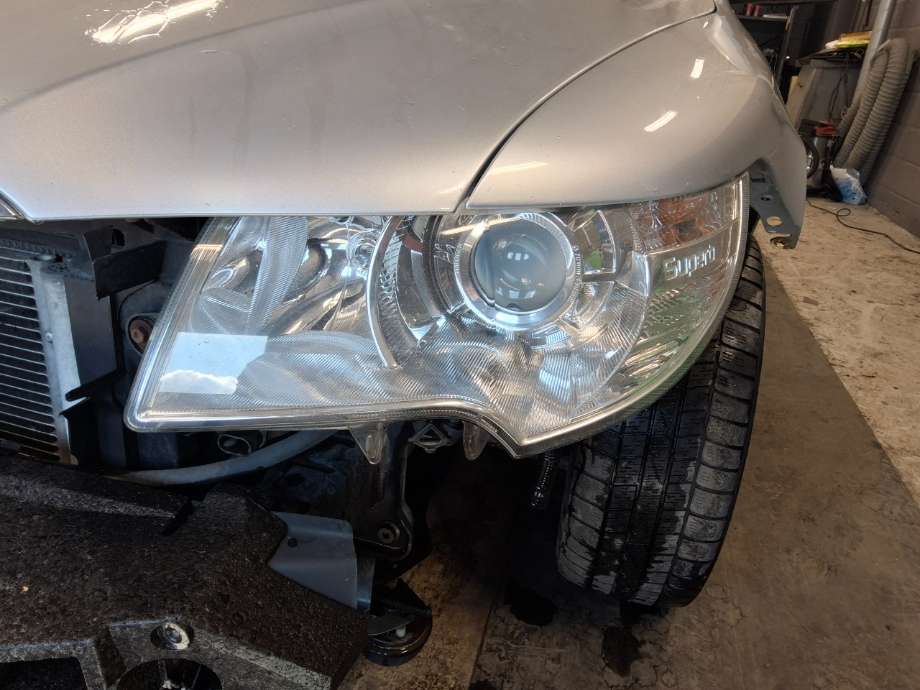Frontlykt venstre halogen til Škoda Superb, 2008-2015 (Type II)  (SKODA|)