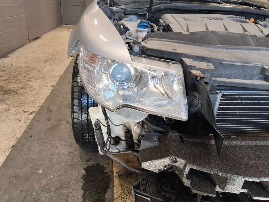 Frontlykt høyre halogen til Škoda Superb, 2008-2015 (Type II)  (SKODA|)