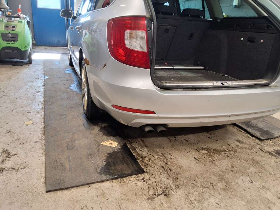 Støtfanger bak til Škoda Superb 2008-2015 (Type II)  (SKODA|)