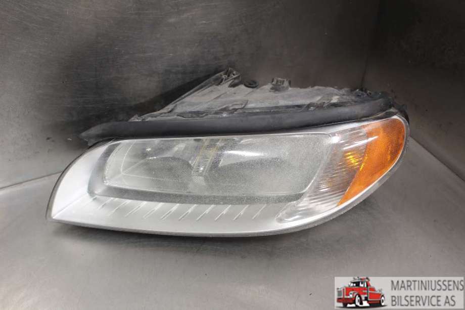 Frontlykt venstre halogen til Volvo V70 2007-2013 (Type III, Fase 1)  (VOLVO||31214351)