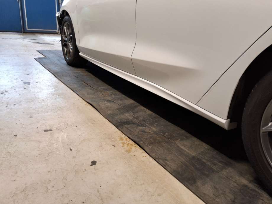 Kanalskjørt venstre til Ford Focus 2018-->> (Type IV)  (FORD|)