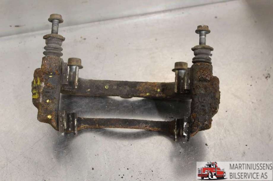 Bremsecaliper brakett til Toyota Avensis, 2009-2015 (Type III, Fase 1)  (TOYOTA|)