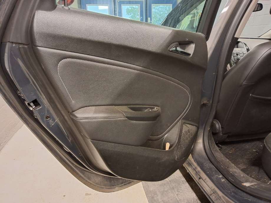 Dørtrekk venstre til Opel Astra J, 2010-2015  (OPEL|)