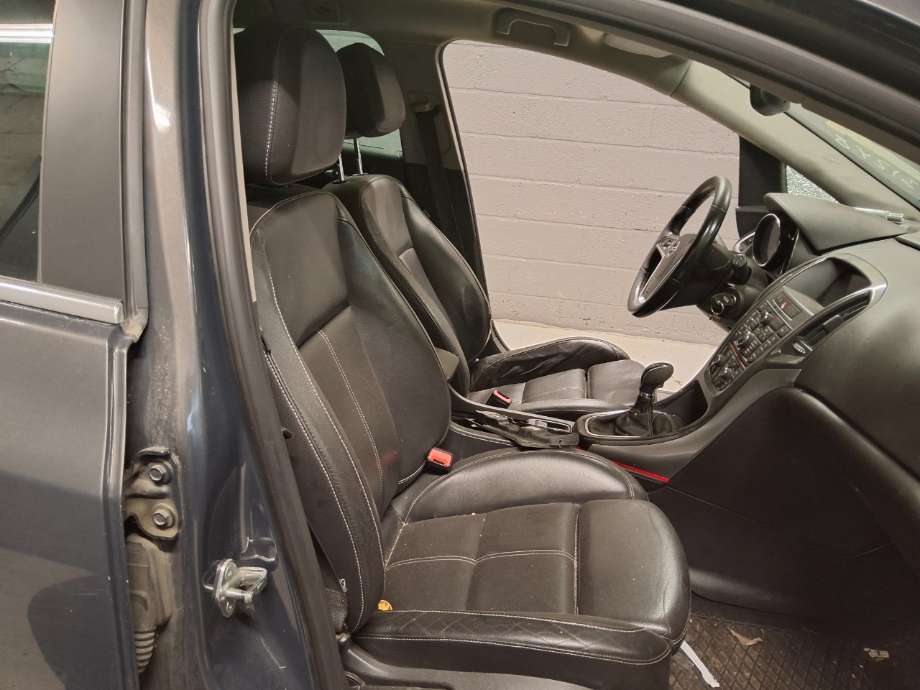 Sete foran høyre til Opel Astra J, 2010-2015  (OPEL|)