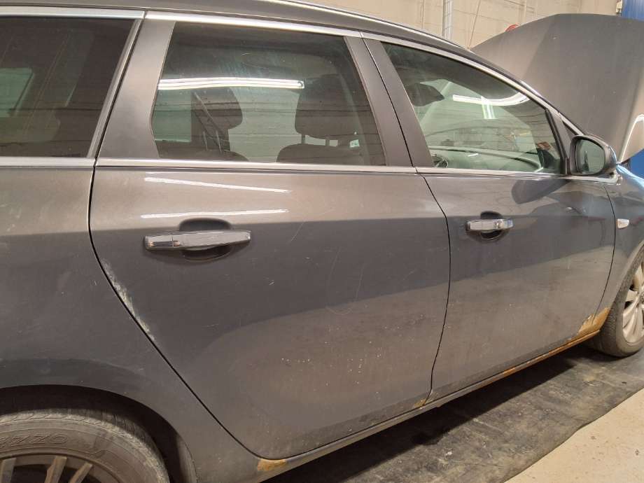 Dør høyre bak til Opel Astra J, 2010-2015  (OPEL|)