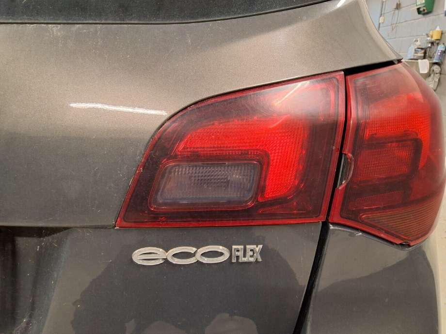 Baklykt høyre indre til Opel Astra J, 2010-2015  (OPEL|)