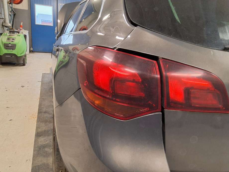 Baklykt venstre til Opel Astra J, 2010-2015  (OPEL|)