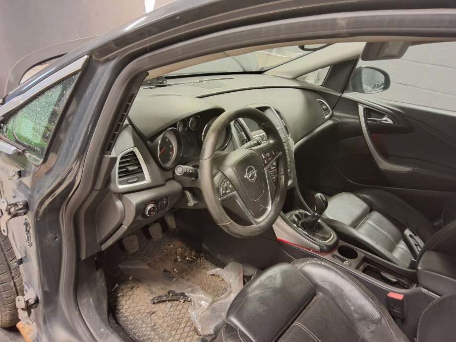 Dashbord til Opel Astra J, 2010-2015  (OPEL|)