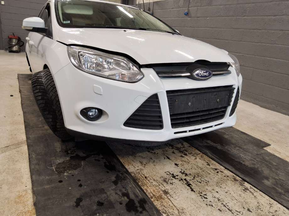 Støtfanger foran til Ford Focus 2011-2014 (Type III, Fase 1)  (FORD|)