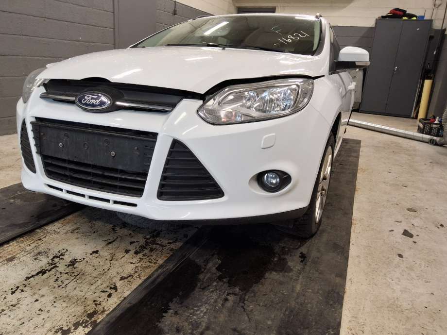 Støtfanger foran til Ford Focus 2011-2014 (Type III, Fase 1)  (FORD|)