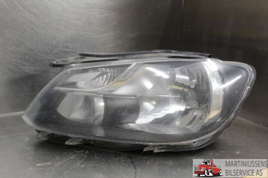 Frontlykt venstre halogen til VW Caddy 2010-2015 (Type III, Fase 2)  (VOLKSWAGEN||2K5 941 005 A)