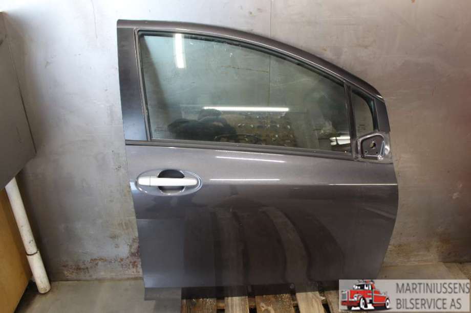 Dør høyre foran til Toyota Yaris 2009-2011 (Type II, Fase 2)  (TOYOTA|)
