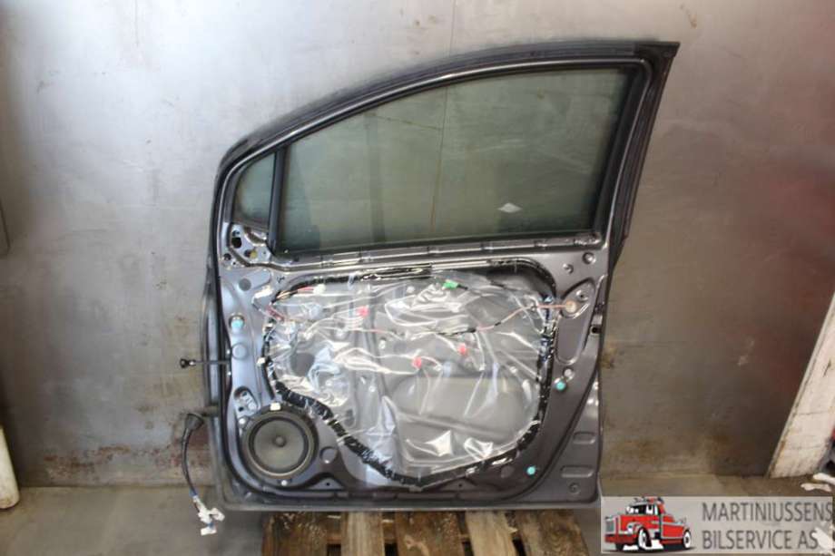 Dør høyre foran til Toyota Yaris 2009-2011 (Type II, Fase 2)  (TOYOTA|)