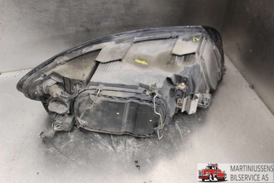 Frontlykt venstre xenon til Volvo V50 2004-2007 (Fase 1)  (VOLVO||30698889)