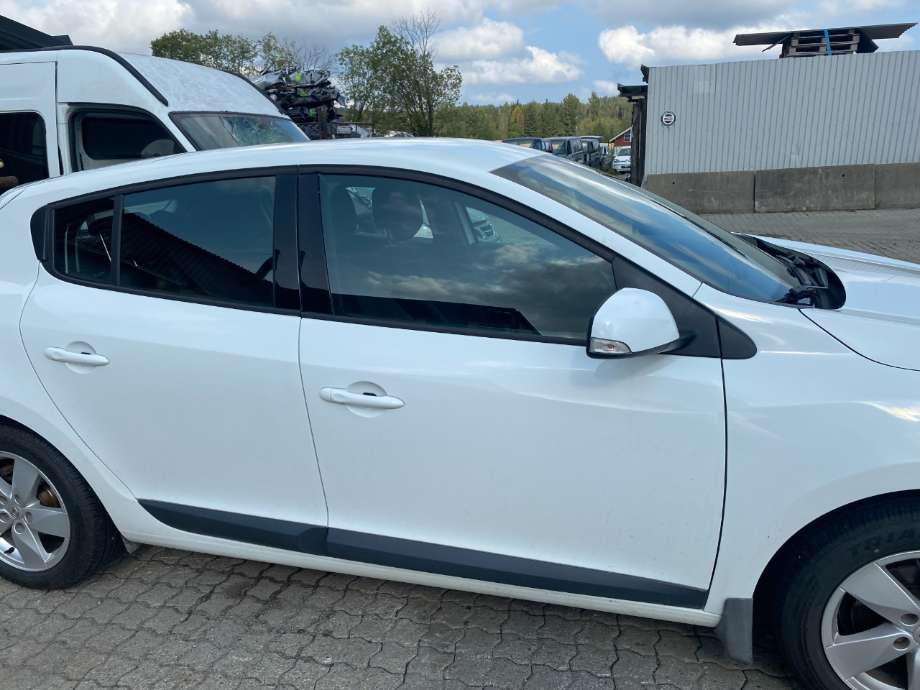 Dør høyre foran til Renault Megane, 2009-2016 Type III  (RENAULT|)