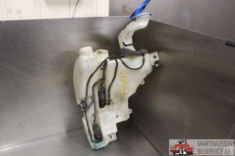 Spylertank til Audi A8, 2003-2010 (Type II)  (Audi|4E0 955 453 J)
